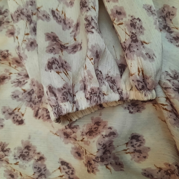 ASTR The Label Floral Long Sleeve Floral Blouse - Picture 8 of 11